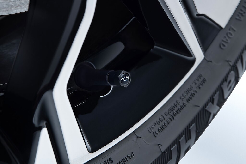 Tapones de válvula para las llantas de tu auto tipo sedán Chevrolet Aveo 2025 incluidas en el kit de accesorios Appearance