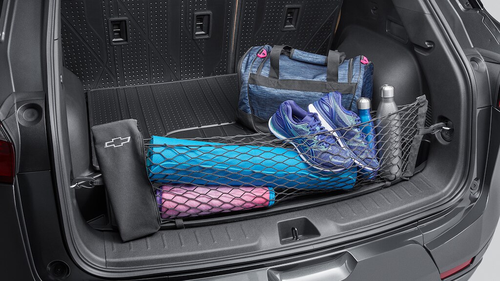 Añade la red de carga vertical para organizar el espacio de cajuela en tu Chevrolet Blazer 2024