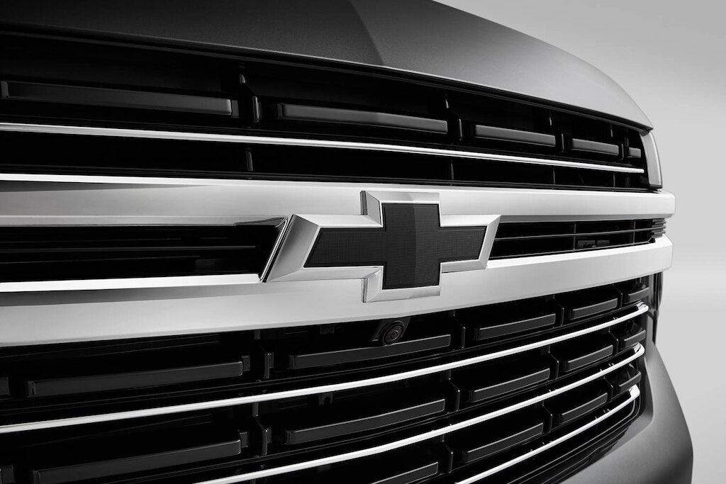 Emblema en color negro para Chevrolet Suburban 2024