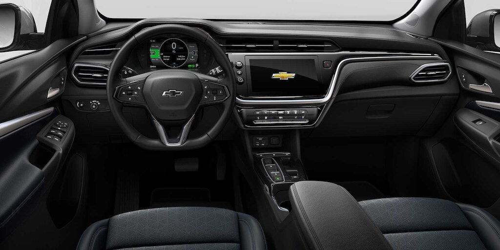 Chevrolet Bolt EUV 2023, SUV eléctrica con interiores en color piel negra