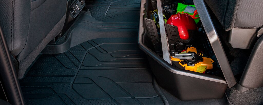 Catálogo de accesorios para el interior de tu camioneta de trabajo Chevrolet Silverado Turbo 2024